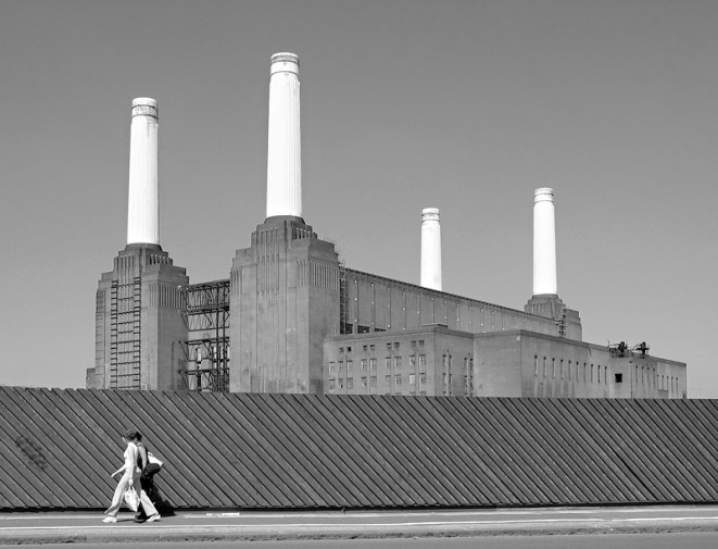 20090724173918_battersea_power_station__2004