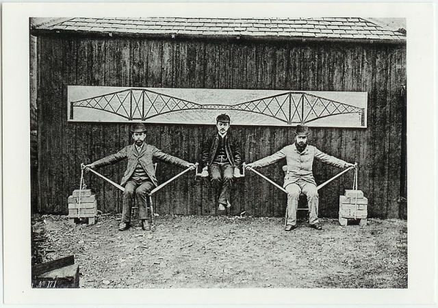 800px-Cantilever_bridge_human_model