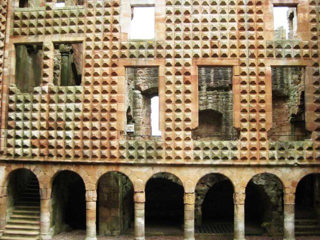 crichton_castle_aw070609_3