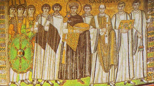 800px-Ravenna,_san_vitale,_giustiniano_e_il_suo_seguito_(prima_metà_del_VI_secolo)