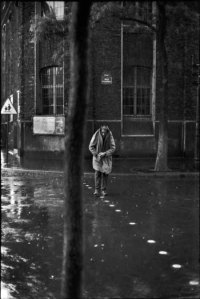 Henri-Cartier-Bresson-FRANCE.-Paris.-14th-arrondissement.-Rue-dAlésia.-Swiss-painter-and-sculptor-Alberto-GIACOMETTI.-1961-e1349594658459