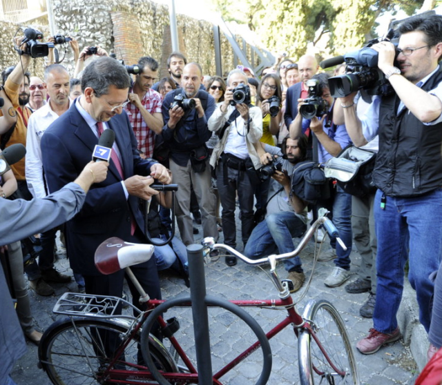 attento che te la fregano ...