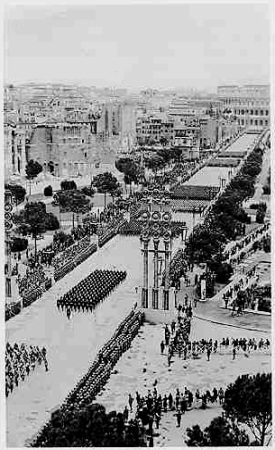 Roma_parata_fori_anni_30-1