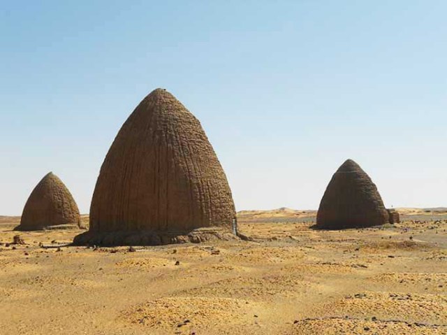 Tombe a Old Dongola copia