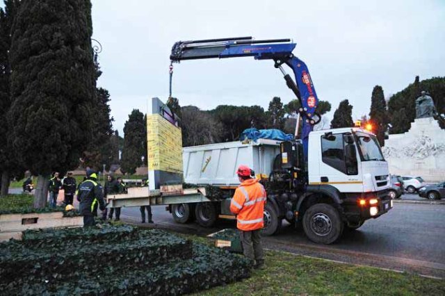 Roma Rimozione opera circo massimo