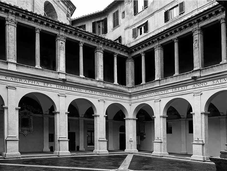 796px-Chiostro_SM_della_Pace